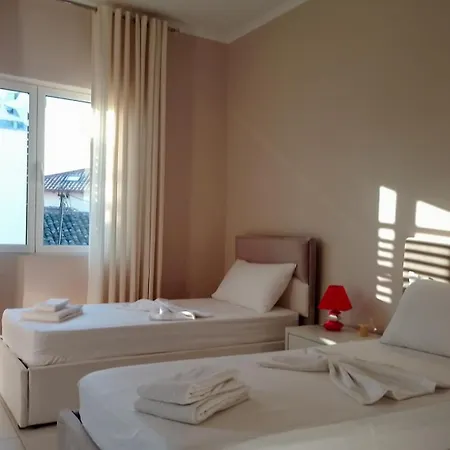 Andrea House Μπεράτ